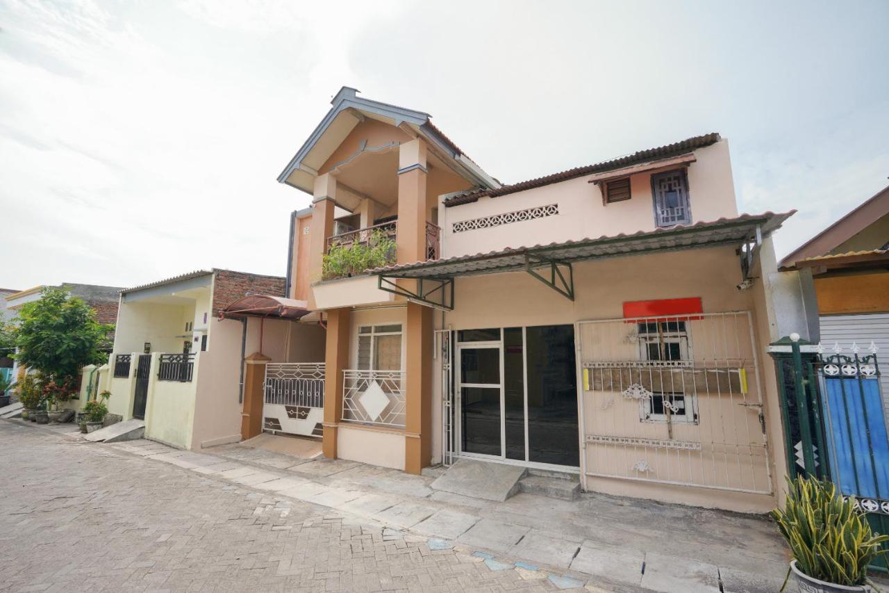 Oyo 2656 Az Zahra Residence Syariah Surabaya Exterior photo